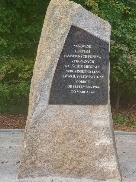 Pamätník obetiam fašizmu, Senica - Surovinský les Zdroj: TopSlovensko.sk