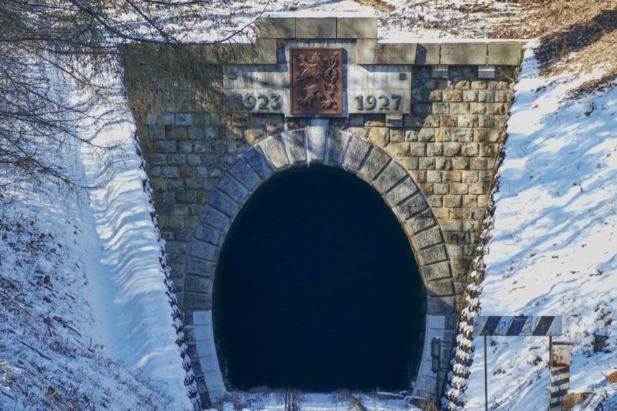 Portál do tunela od železničnej stanice Brestovec. Autor: Vlado Miček