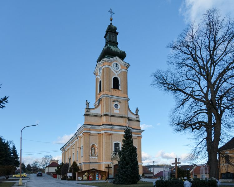 Rímskokatolícky kostol Najsvätejšej trojice v obci Chtelnica Autor: Vlado Miček