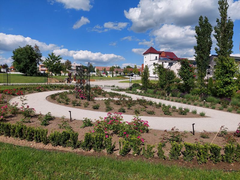 Rozárium v obci Dolná Krupá Zdroj: OOCR Trnava Tourism