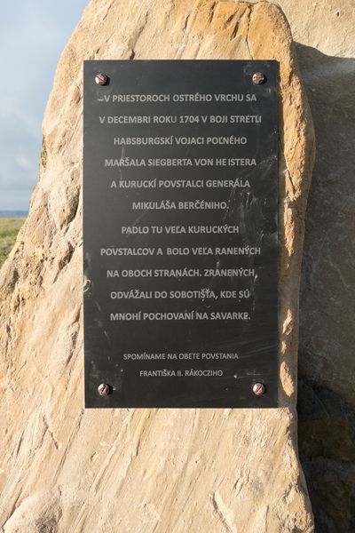 Pamätník kuruckej bitky, Vrbovce - Ostrý vrch Zdroj: KrasyKopanic.sk