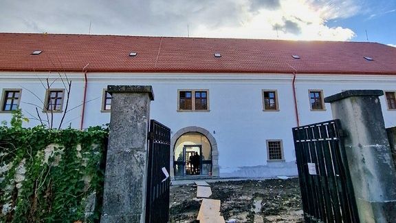 V srdci Čachtíc sa rozprestiera zrekonštruovaný Draškovičov kaštieľ, ktorý sľubuje stať sa novým lákadlom pre turistov a milovníkov histórie. Zdroj: TSK