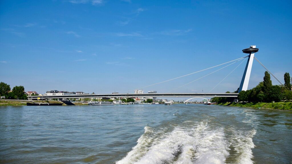 Pohľad na Most SNP z Dunaja, Bratislava